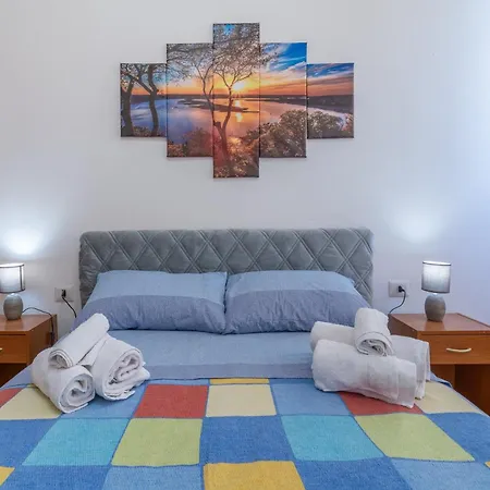 Suli Mari Amuri Lägenhet Avola